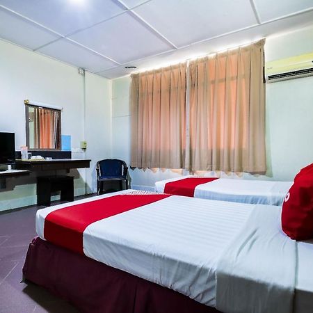 تاواو Oyo 89997 Kurnia Hotel المظهر الخارجي الصورة